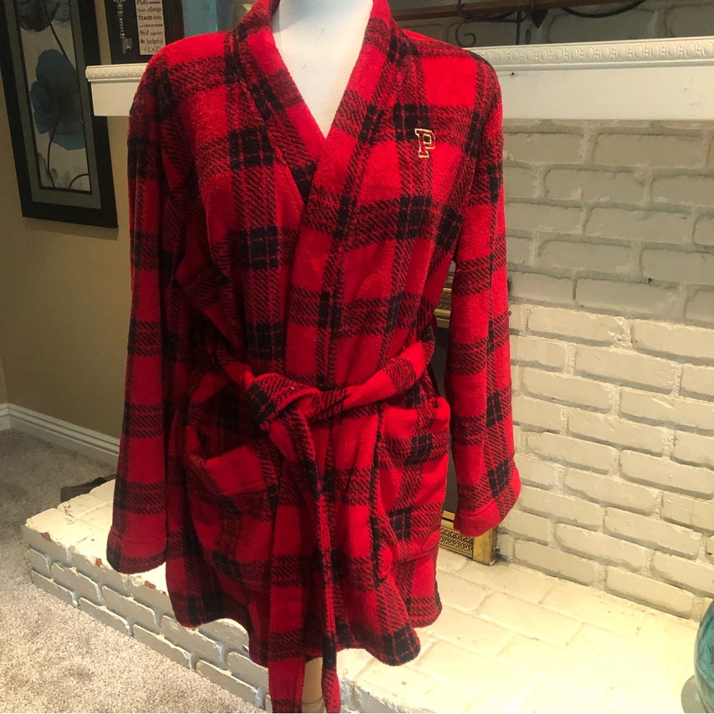 🇺🇸 Victoria Secret Red /Black Checked Short Robe Size M.